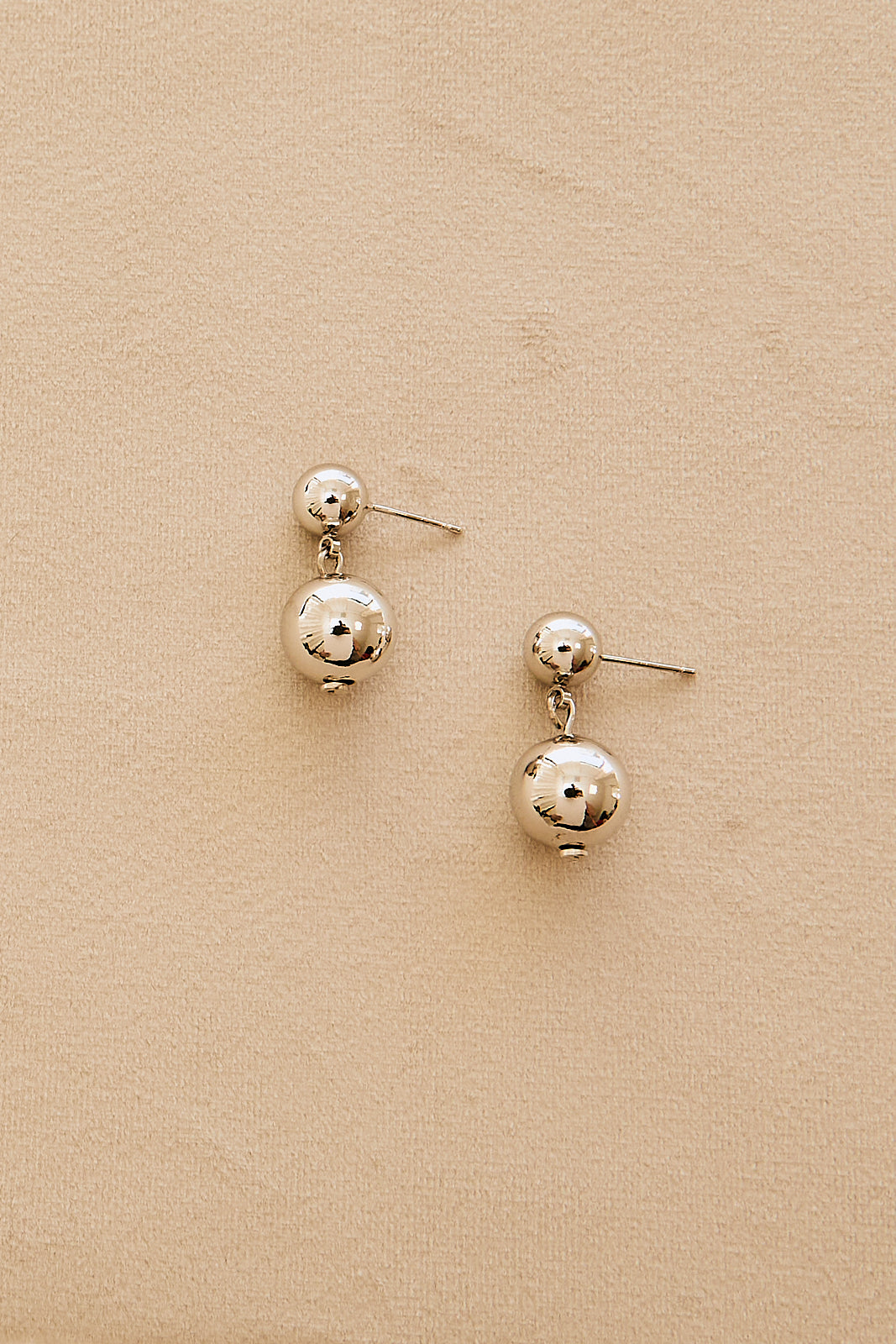 
                  
                    Pendientes Bloom Plata
                  
                